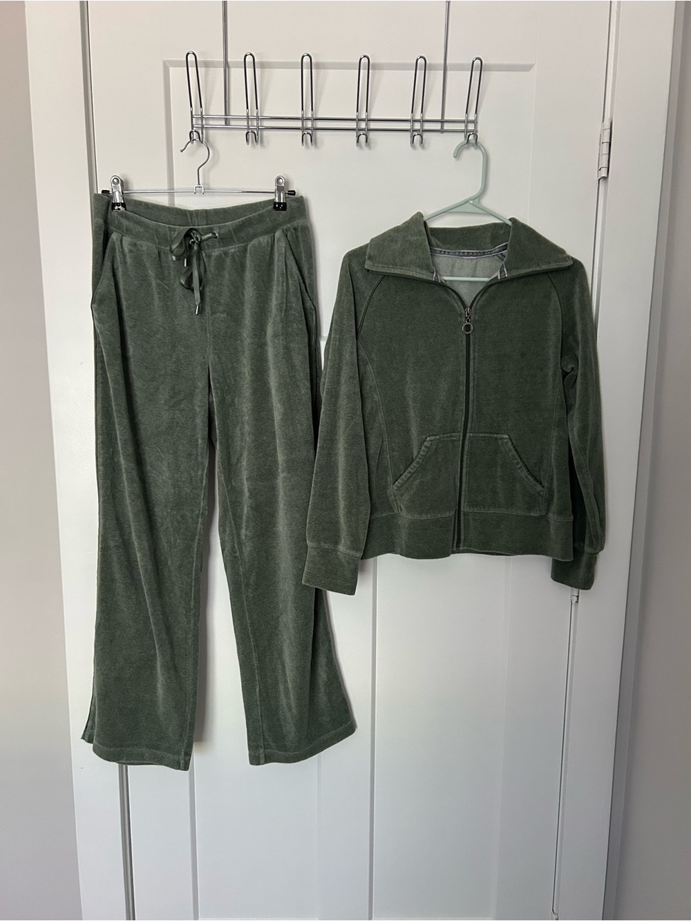 Everlast Olive Green Velour Zip-Up Jacket & Tracksuit Matching Set